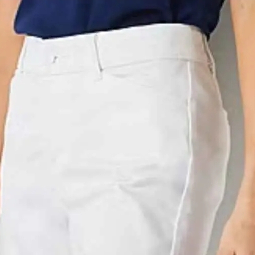 NWT St. John's Bay White Bermuda Shorts Classic Tailored Fit ~10 - Picture 3 of 4